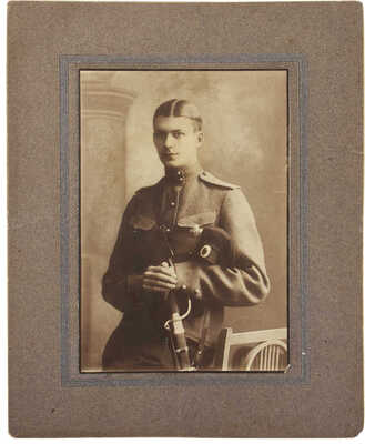 Фотография русского офицера. [София, нач. ХХ в.]. 25 * 20 см 